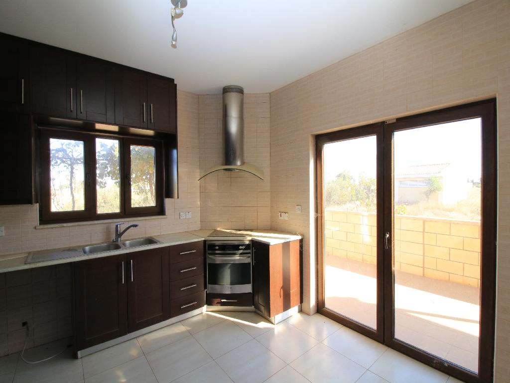 Field-Avgorou-PR14433