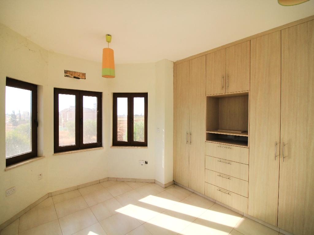 Field-Avgorou-PR14433