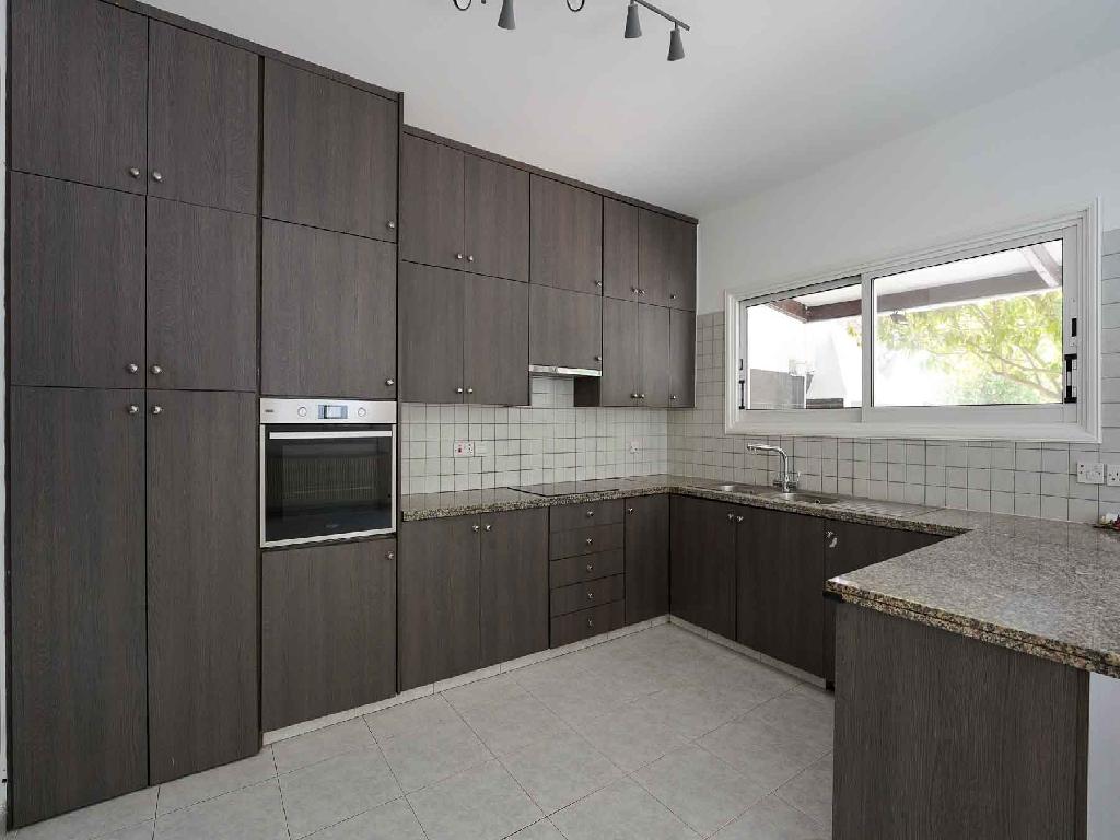 Detached house-Strovolos-PR41898