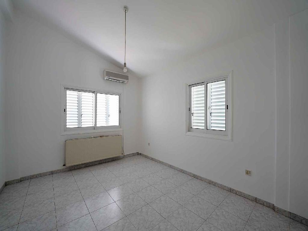 Detached house-Strovolos-PR41898