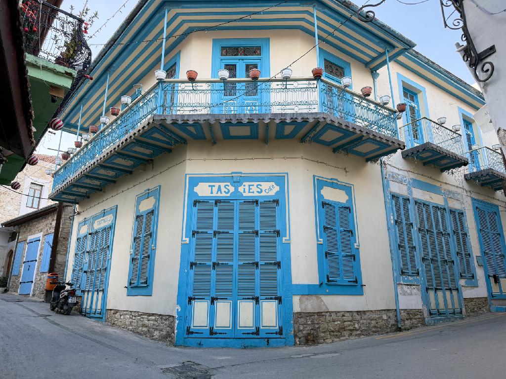 Κτίριο  - Πάνω Λεύκαρα, Λάρνακα