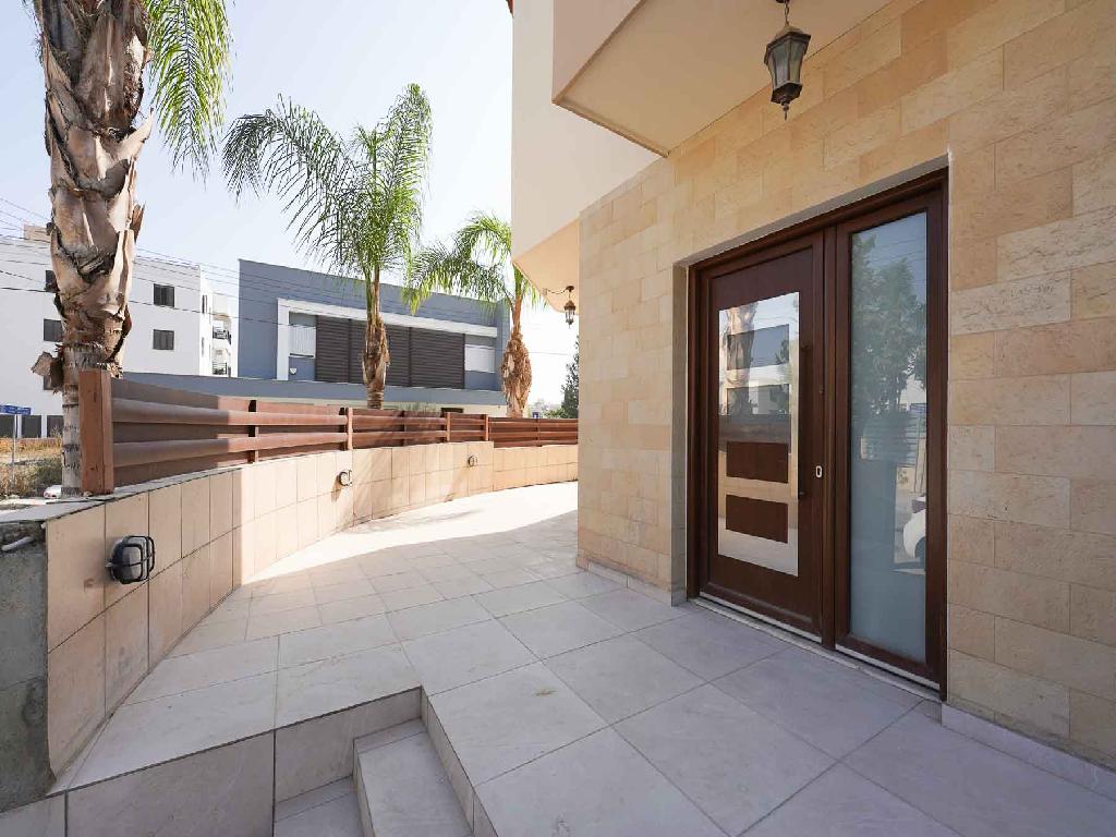 Detached house-Strovolos-PR41960