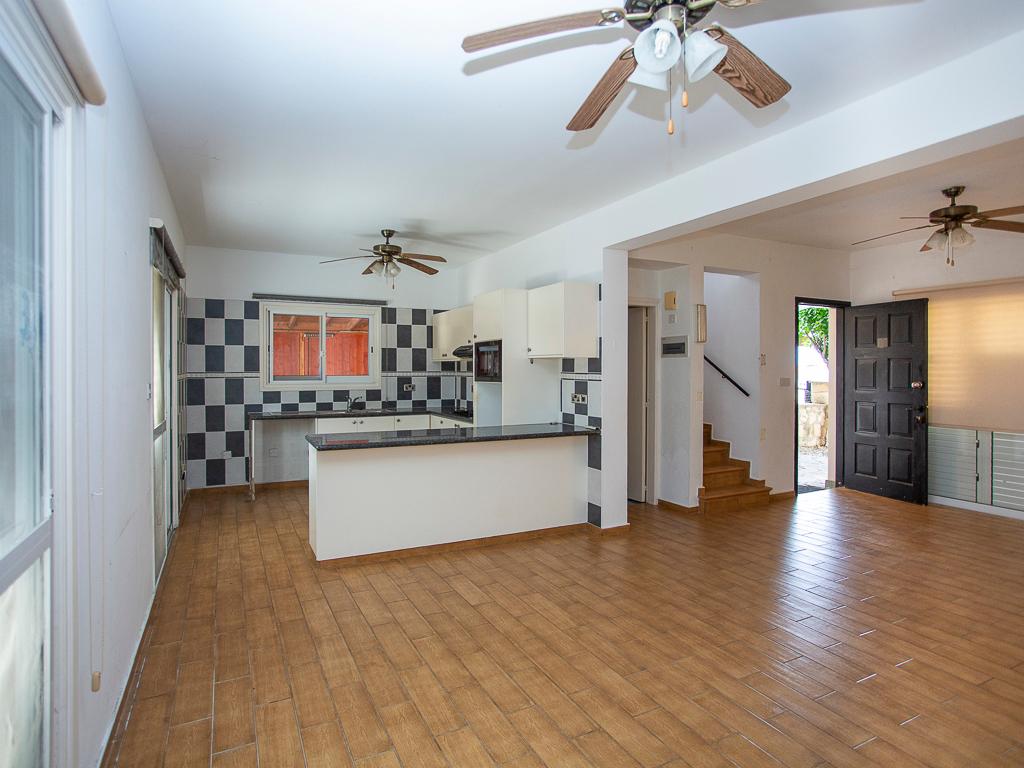 Detached house-Pegeia-PR41336
