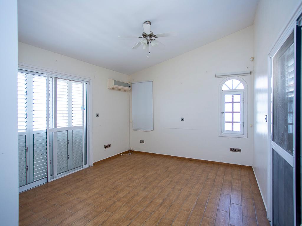 Detached house-Pegeia-PR41336