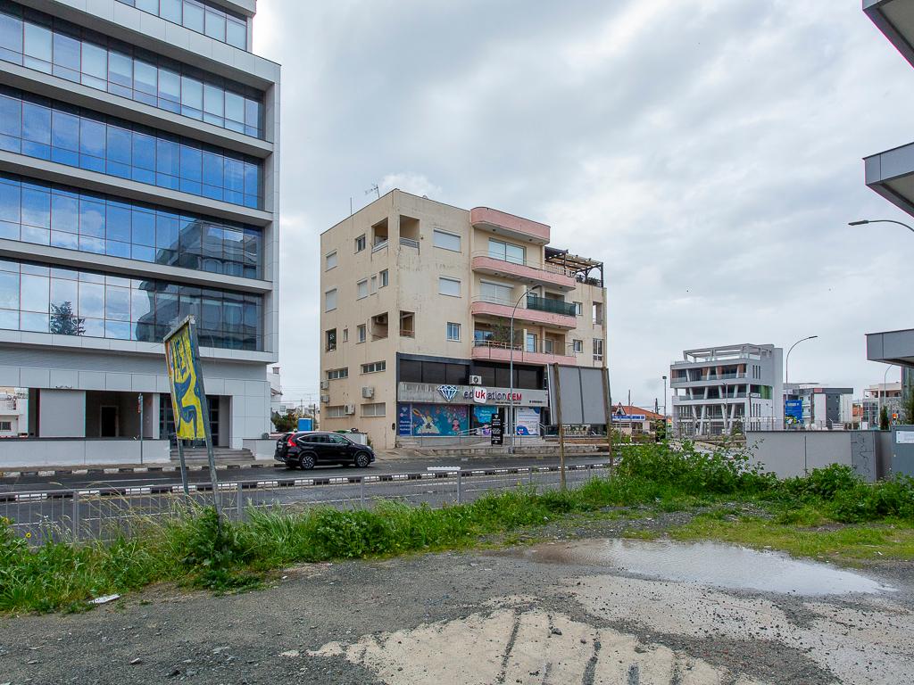 &Delta;&iota;&alpha;&mu;έ&rho;&iota;&sigma;&mu;&alpha; - &Kappa;ά&tau;&omega; &Pi;&omicron;&lambda;&epsilon;&mu;ί&delta;&iota;&alpha;, &Lambda;&epsilon;&mu;&epsilon;&sigma;ό&sigmaf;